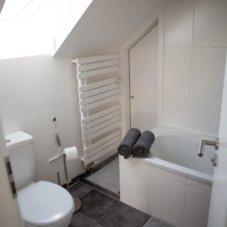 Apartmán Rooftop Arts&crafts Apartment, Zentral Und Ruhig, 3 Dachterrassen